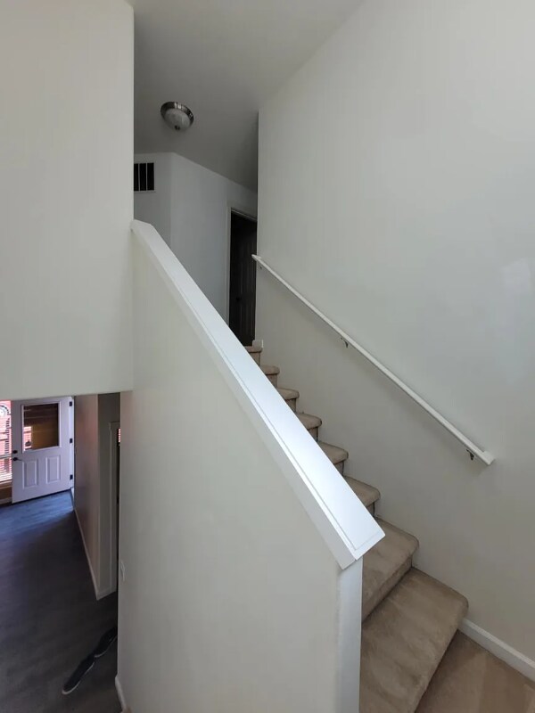 Building Photo - 5686 NE Canard Dr