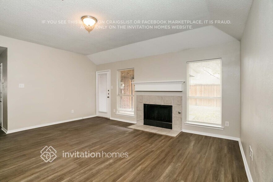 Building Photo - 9999 Buckingham Ln