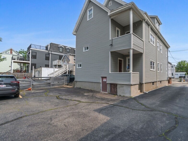 Building Photo - 58 Oliver St