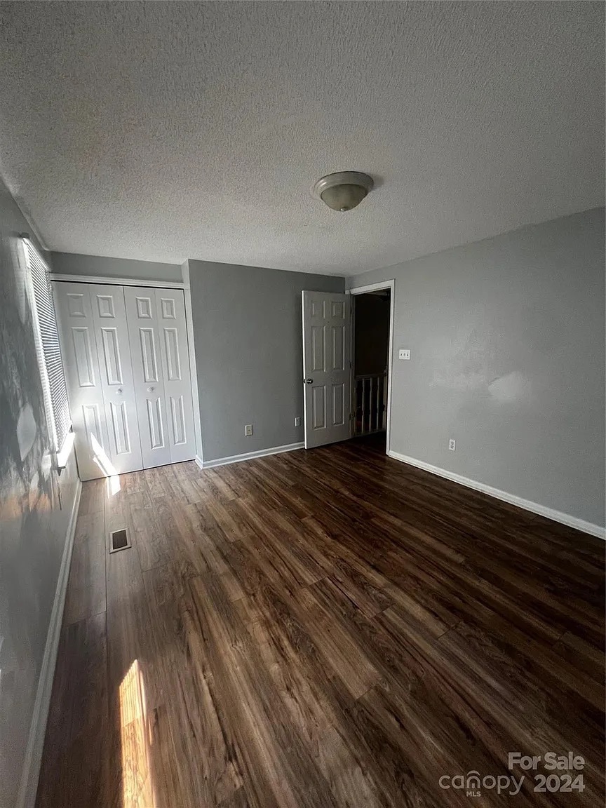 Building Photo - Room in House on Flint Glenn Ln