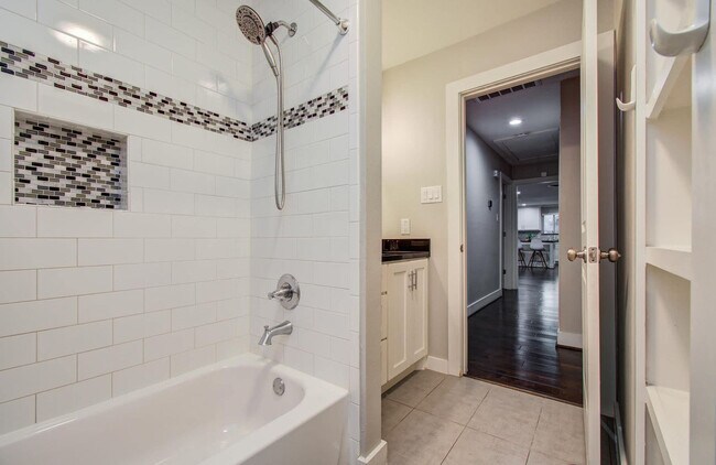 Building Photo - 4749 Benning Dr