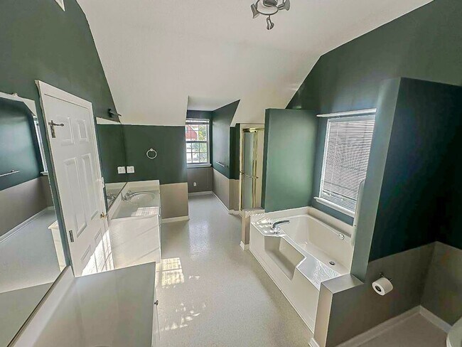 Building Photo - Gorgeous Family home in Columbia County