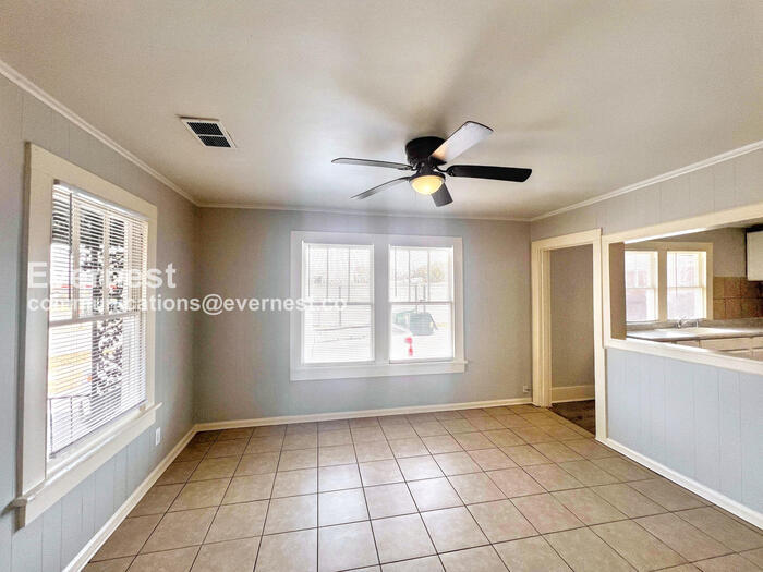 Building Photo - 114 W 18th St