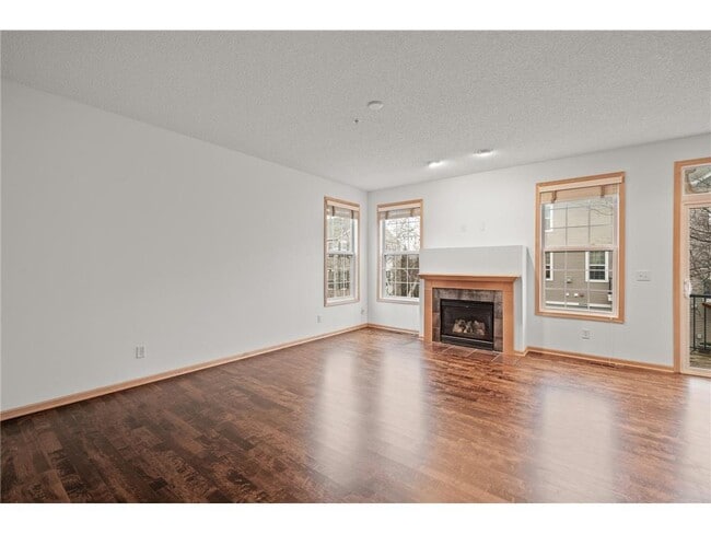 Building Photo - 9995 Wildflower Dr