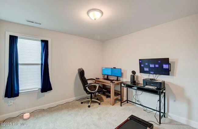 Building Photo - ***Special Offer*** Single Family Home in Desirable Neighborhood