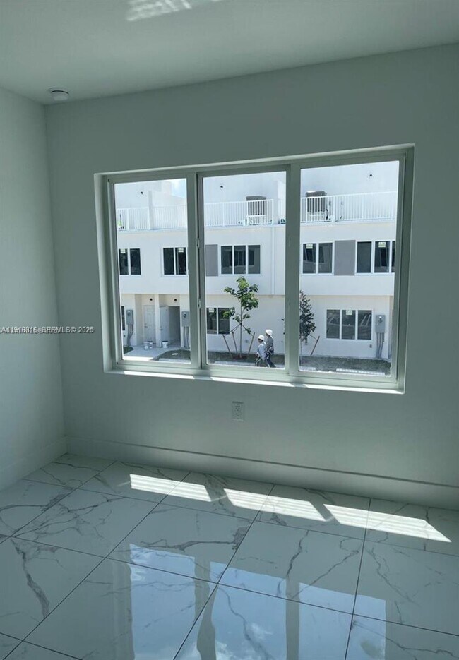 Building Photo - 25842 SW 144th Ave