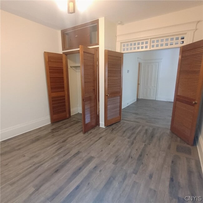 Building Photo - 421-423 Ulster St