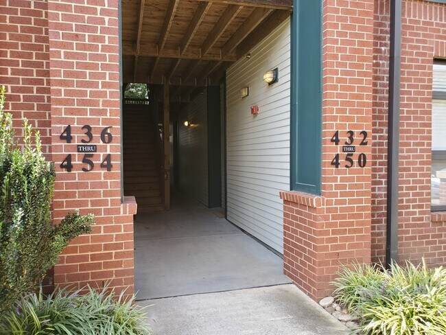 Building Photo - South End condo 1 Bedroom/1 Bath close to everything!