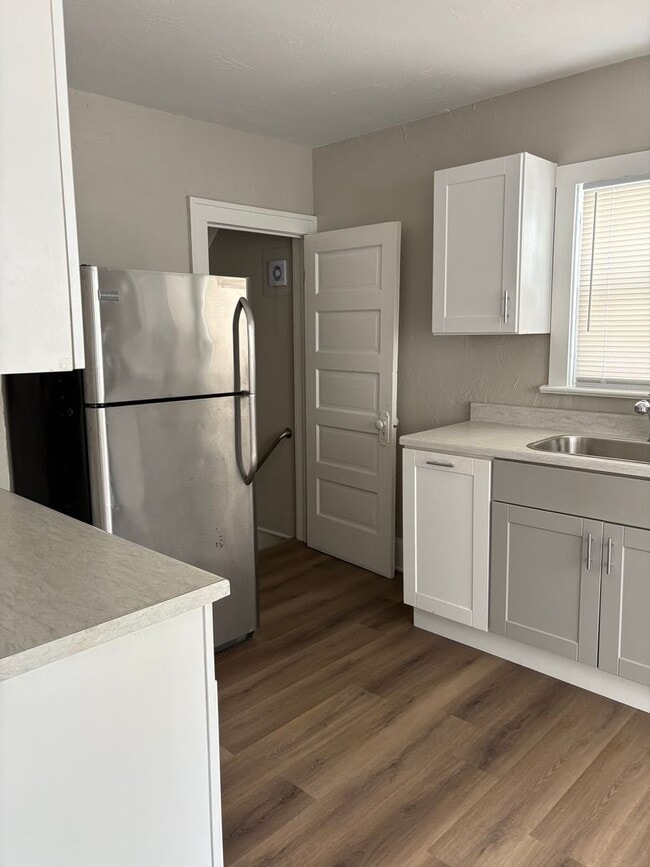 Building Photo - 3 Bedroom 1 Bath 2 Story Home