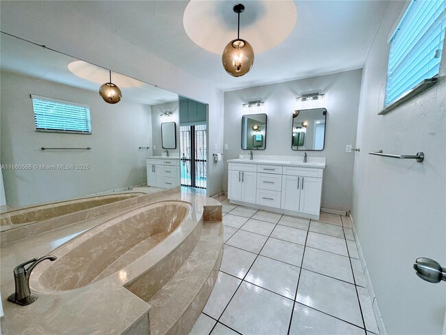 Building Photo - 6950 Sharpecroft Ct