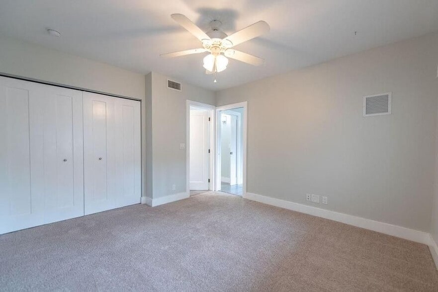 Building Photo - 64 Isle of Venice Dr