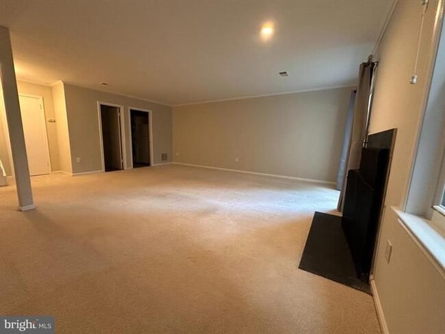 Building Photo - 13 Carriage House Cir
