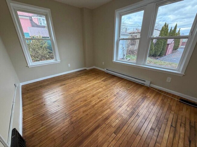 Building Photo - Gorgeous 1-bedroom, First floor! Apartment in quiet Pittsfield Street