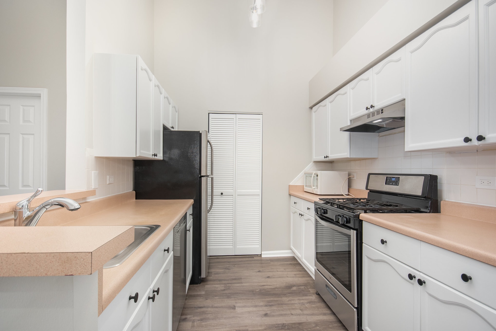 Building Photo - 734 N Gary Ave