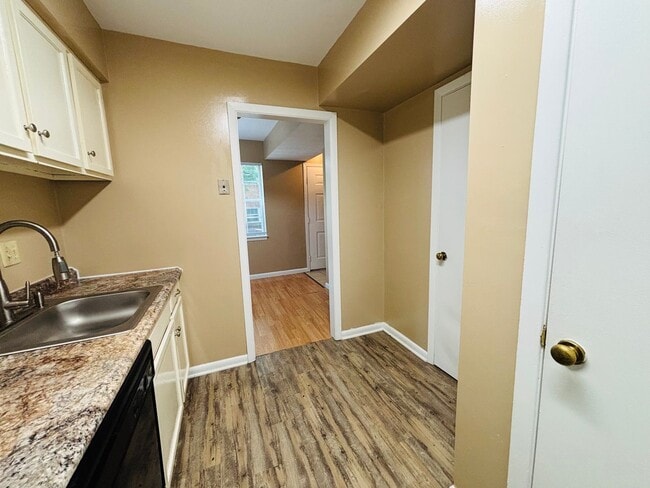 Building Photo - 436 Marlington St