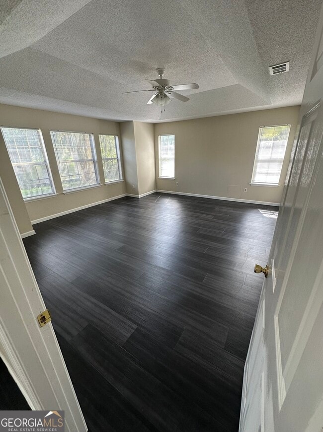 Building Photo - 214 Cypress Dr