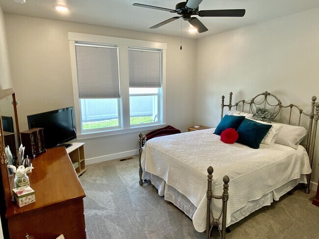 Building Photo - 3484 N Sirocco Ave