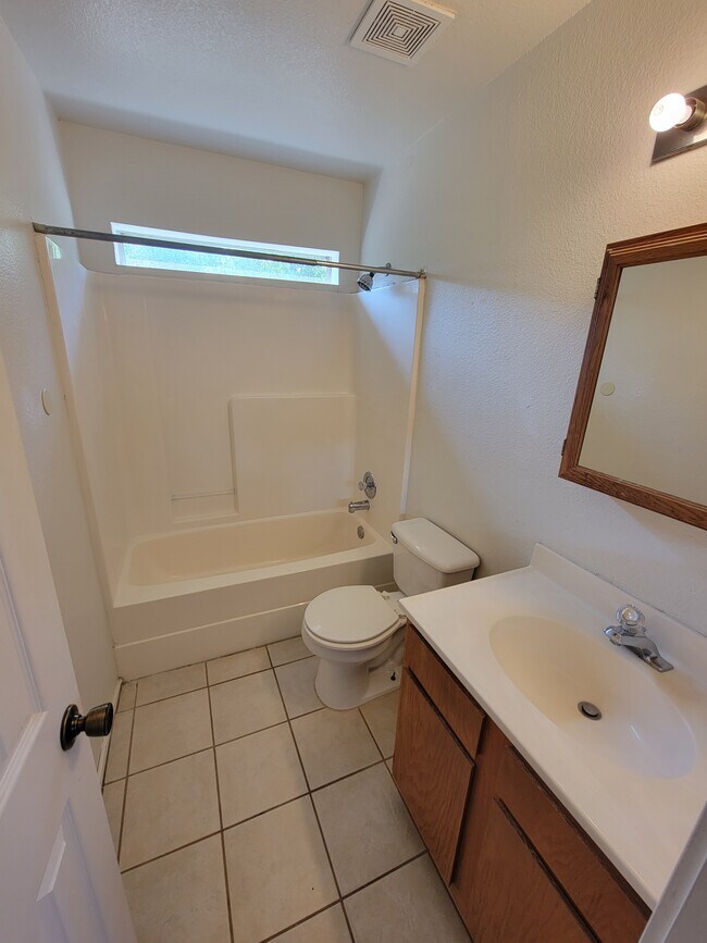 Building Photo - 843 Sagewood Trail