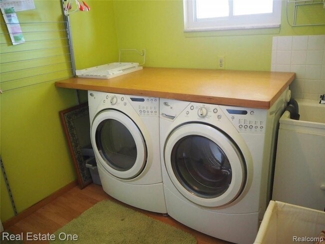 Building Photo - 5837 Folkstone Dr