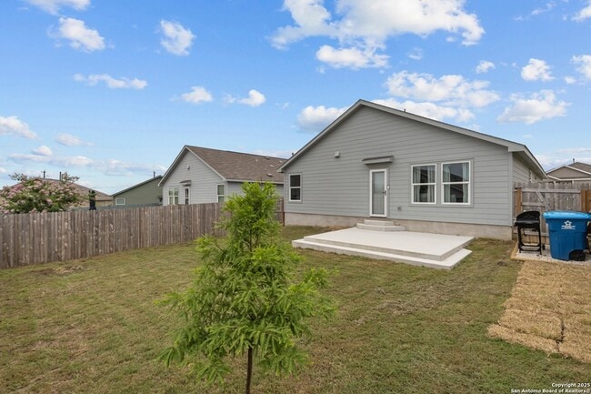 Building Photo - 7022 Serf Pl