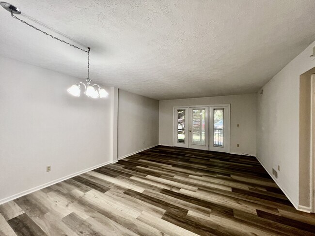 Building Photo - 427 6th Ave W