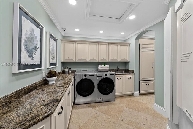 Building Photo - 628 Coral Way