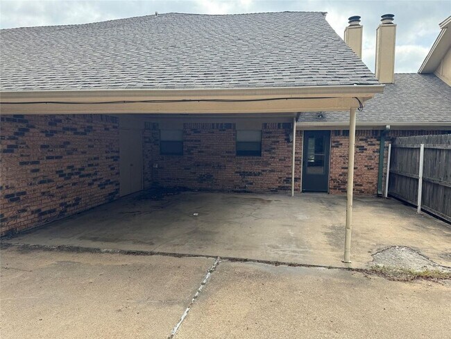 Building Photo - 2721 Hurstview Dr