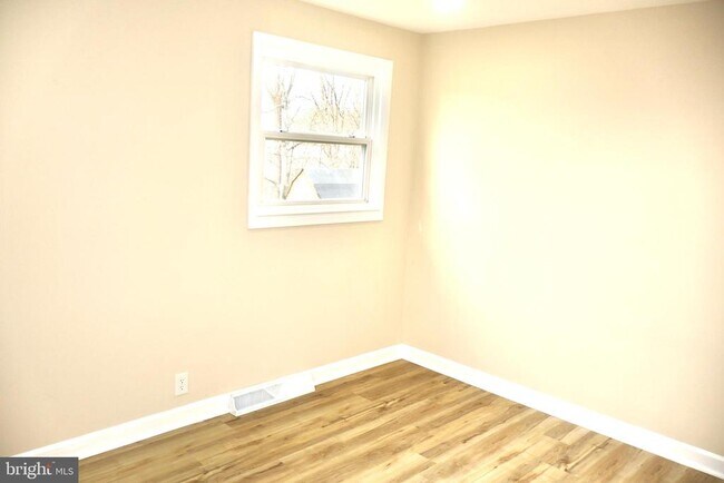 Building Photo - 147 Deacon Rd