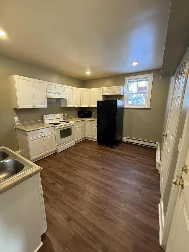 Building Photo - 1355 Payne Ave