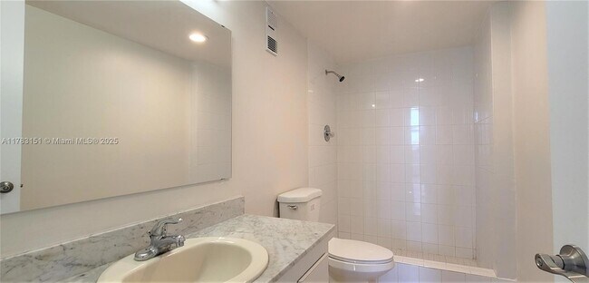 Building Photo - 1300 NE Miami Gardens Dr