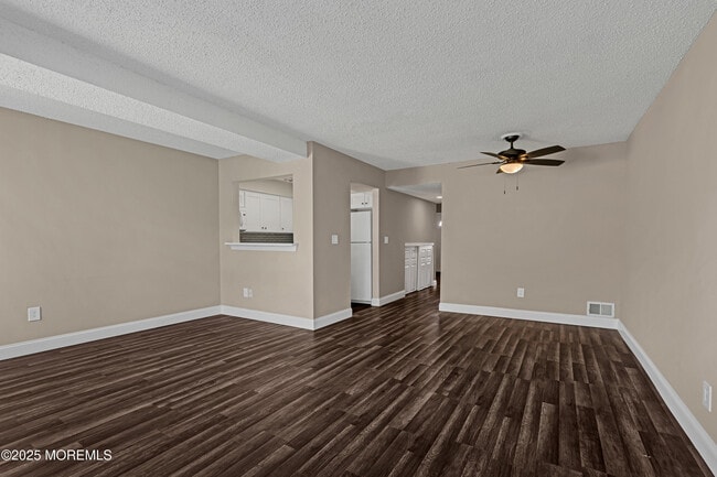 Building Photo - 67 Greenwood Dr