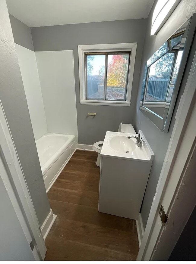 Building Photo - 727 Silver St