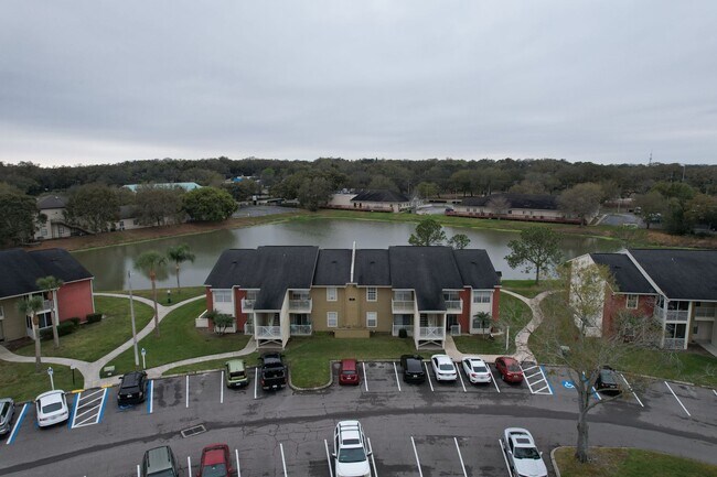 Building Photo - 1 Bedroom - 1 Bath - 2nd Floor - Community...