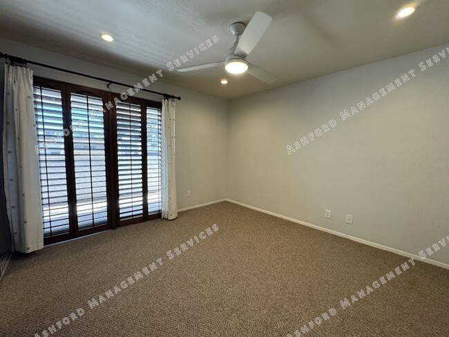 Building Photo - BEAUTIFUL 3 BEDROOM 2.5 BATHROOM HOME IN S...