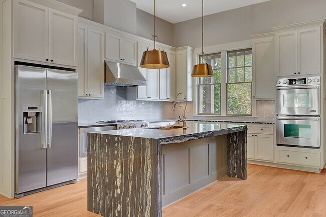Building Photo - 10659 Serenbe Ln