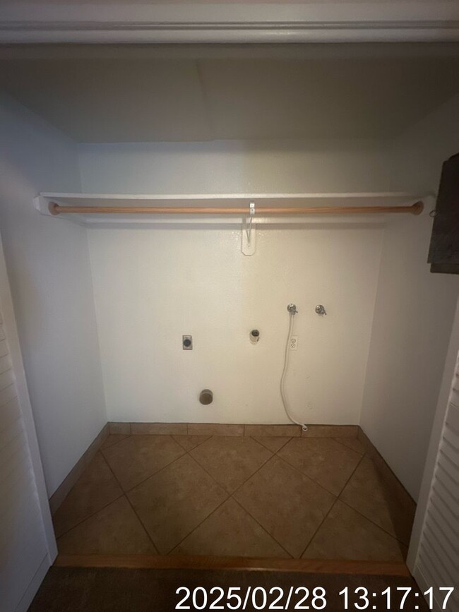 Building Photo - 4701 Beechwood St