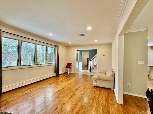 Building Photo - 33 Pilgrim Dr