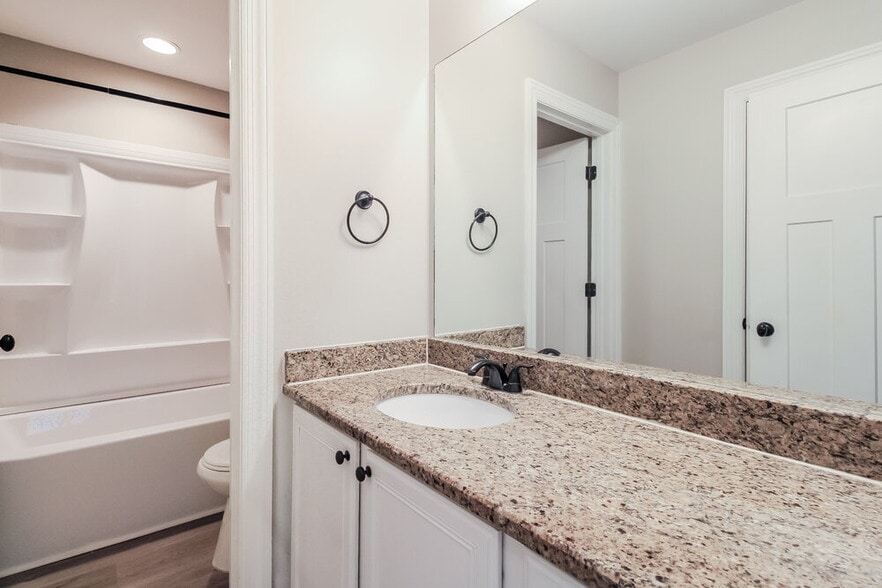 Building Photo - 2640 Candlewick Ct
