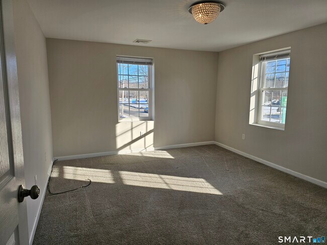 Building Photo - 151 E Main St