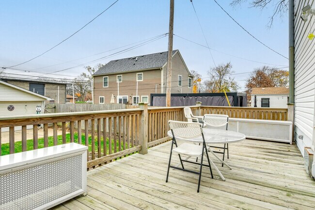 Building Photo - 1540 Fowler Ave