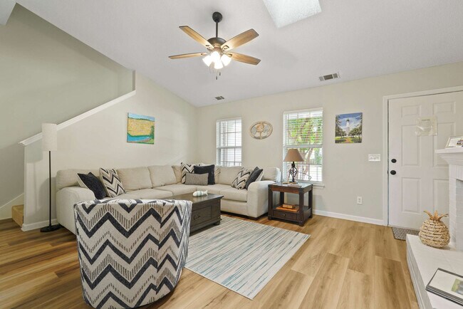 Building Photo - 529 Pointe S Dr