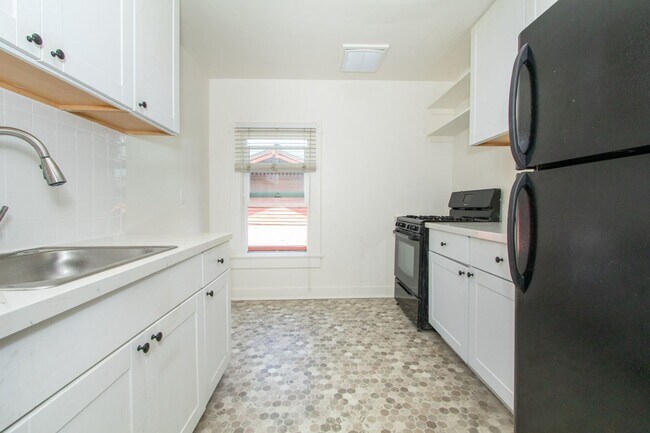 Building Photo - 2 Bedroom 1 Bath + Loft Apartment - One Bl...