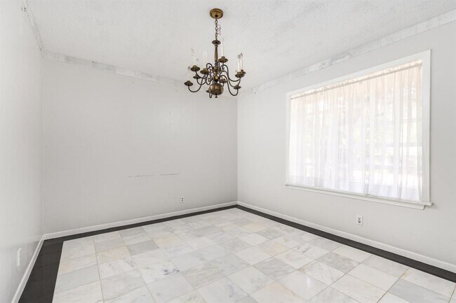 Building Photo - 4007 Edgerock Dr