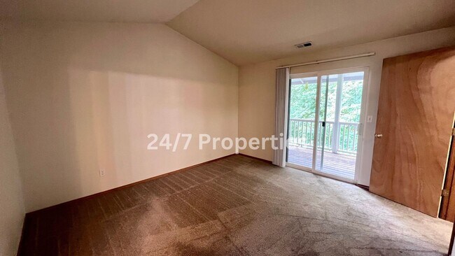 Building Photo - Beautiful 3 BD | 2.5 BA Duplex in Wine Cou...