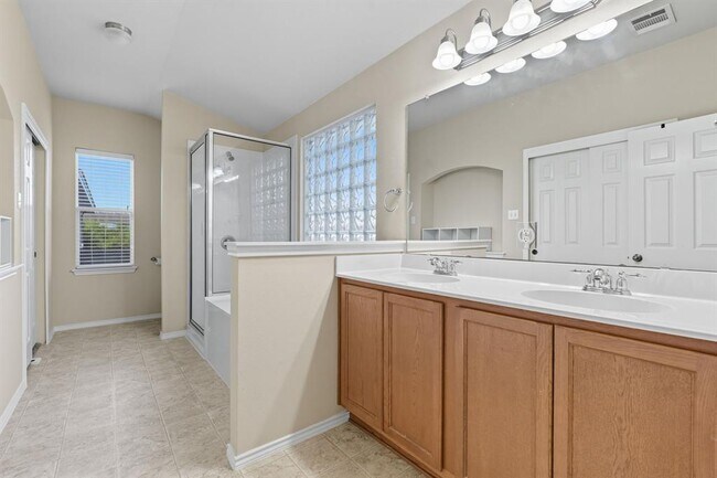 Building Photo - 10512 Wylie Dr