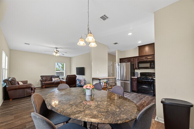 Building Photo - 1009 Niagara St