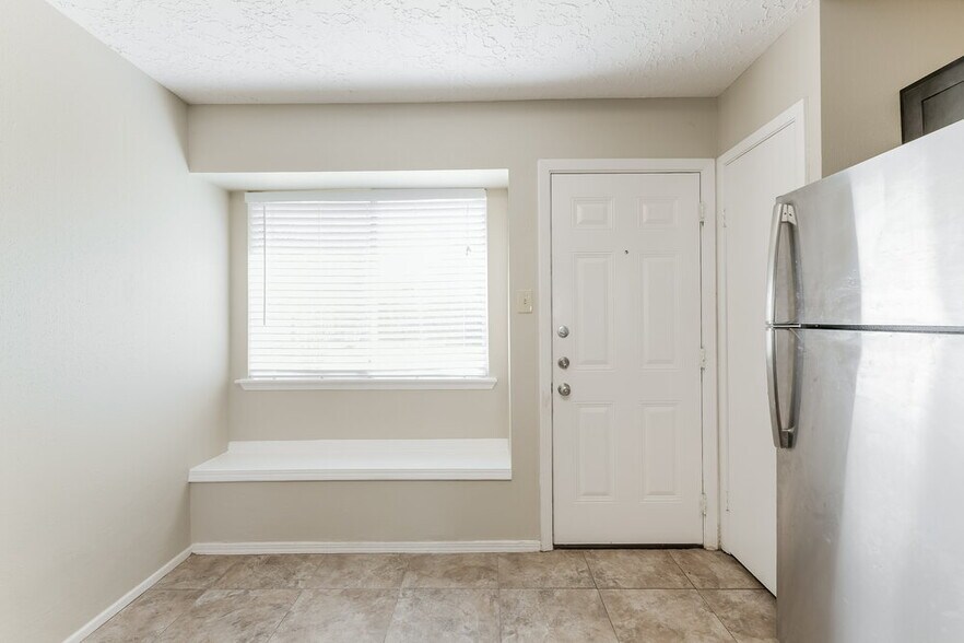 Building Photo - 2438 Autumn Springs Ln