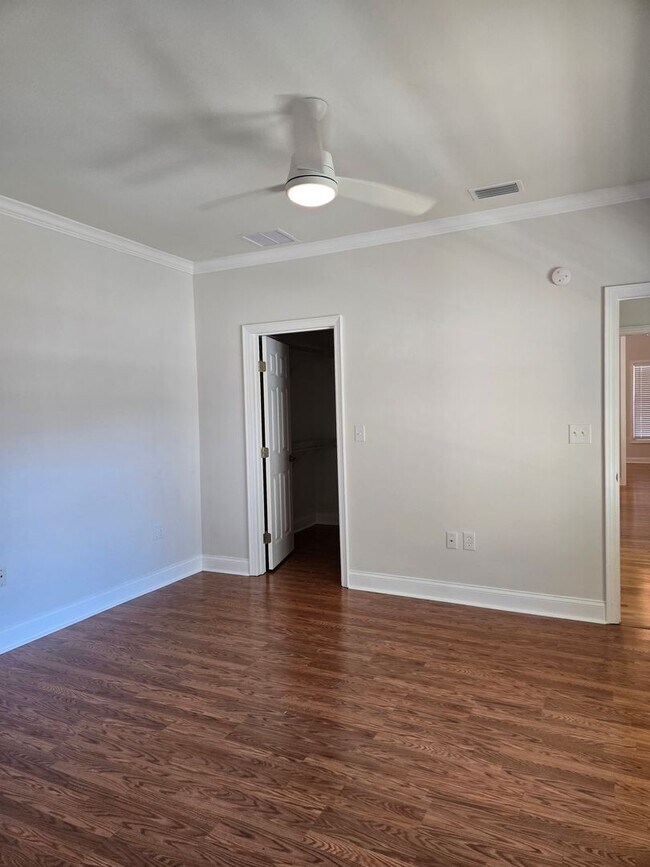 Building Photo - 3-bedroom, 2-bathroom cottage-style villa in Savanna Pointe