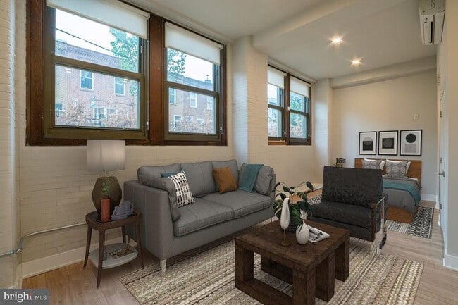 Building Photo - 1300 S 19th St