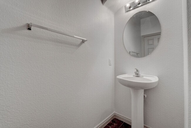 Building Photo - 9931 Rockside Ave